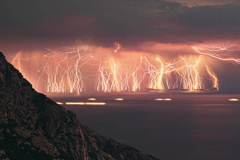 http://twistedsifter.com/2011/06/picture-of-the-day-70-lightning-strikes-in-one-shot/